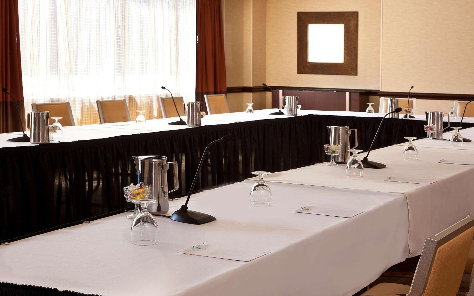 Embassy Suites By Hilton Washington Dc Chevy Chase Pavilion Business photo