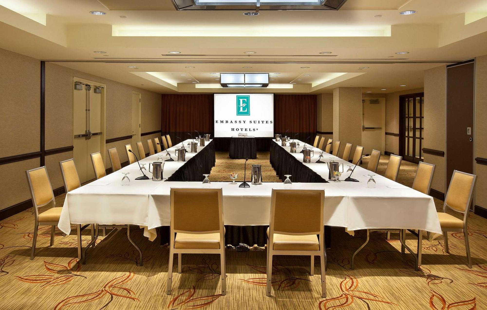 Embassy Suites By Hilton Washington Dc Chevy Chase Pavilion Business photo