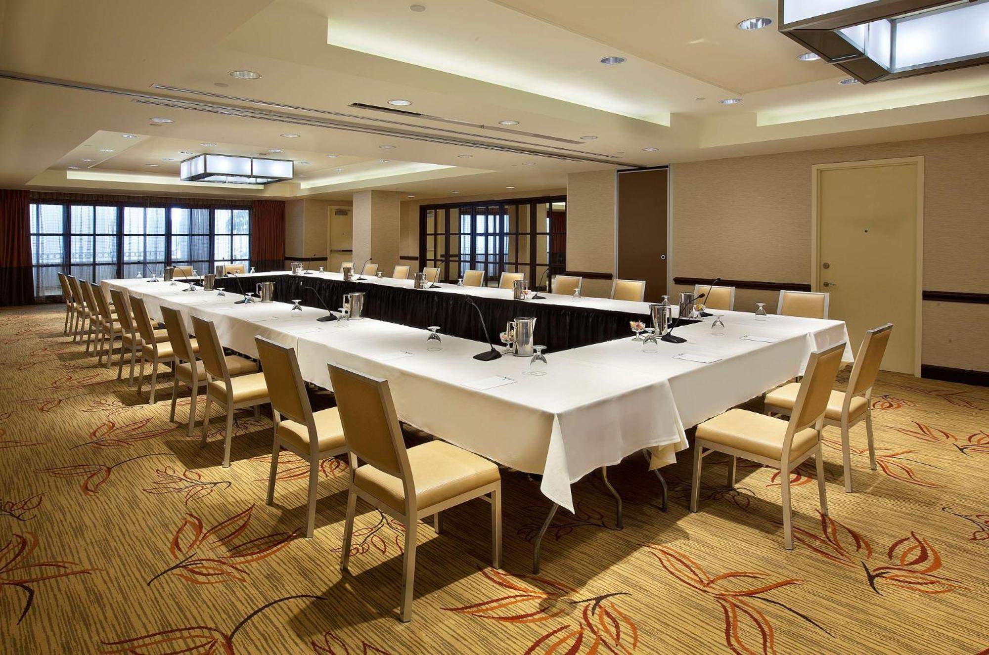 Embassy Suites By Hilton Washington Dc Chevy Chase Pavilion Business photo