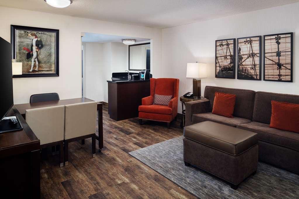 Embassy Suites By Hilton Washington Dc Chevy Chase Pavilion Room photo